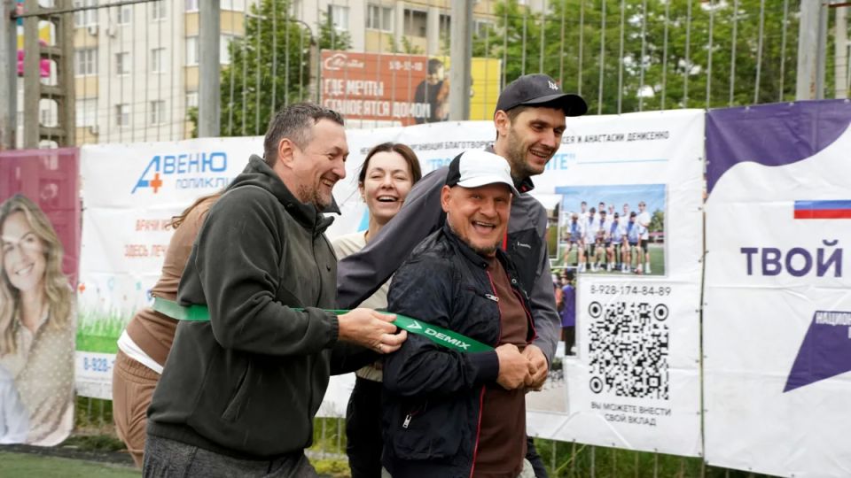 Даже дождь не помешал: в Батайске прошли семейные «Весёлые старты» Даже дождь не помешал: в Батайске прошли семейные «Весёлые старты»