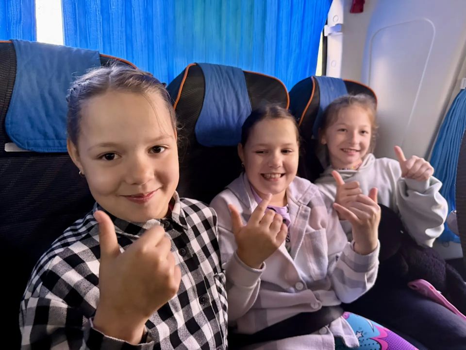 Сегодня утром 90 юных новочеркасцев отправились на отдых к побережьям Чёрного и Азовского морей Сегодня утром 90 юных новочеркасцев отправились на отдых к побережьям Чёрного и Азовского морей