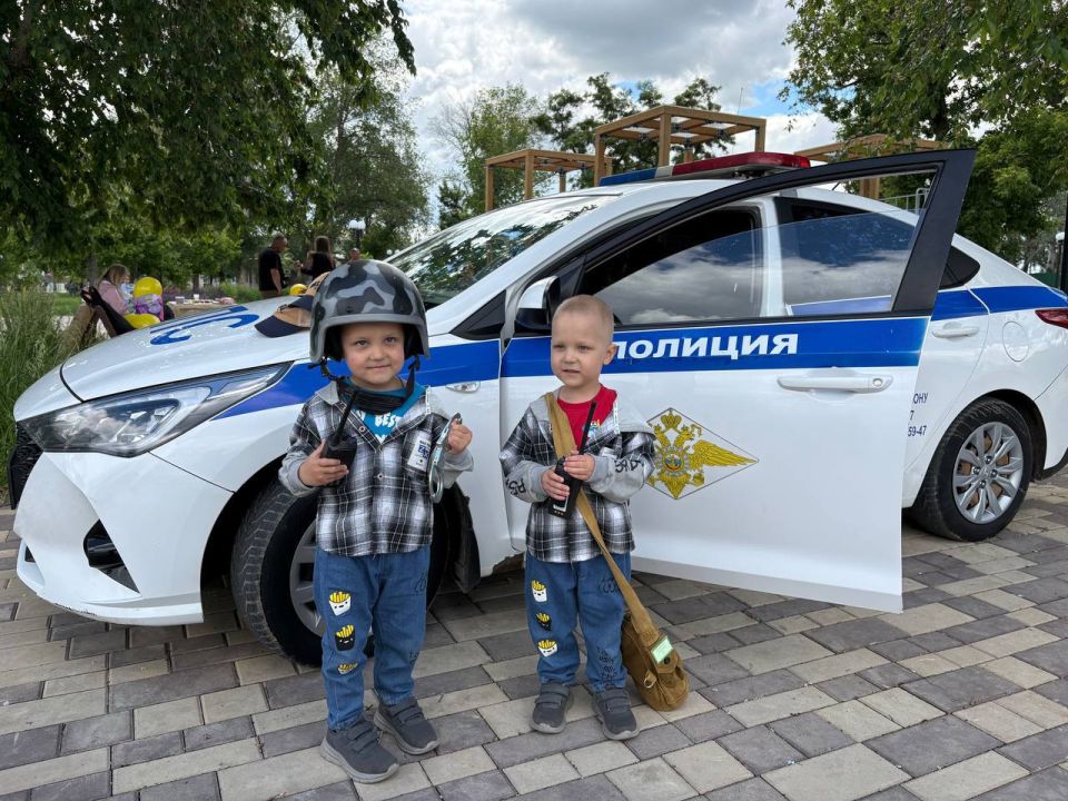 В День защиты детей парк имени Маяковского в Белой Калитве превратился в центр веселья и безопасности В День защиты детей парк имени Маяковского в Белой Калитве превратился в центр веселья и безопасности