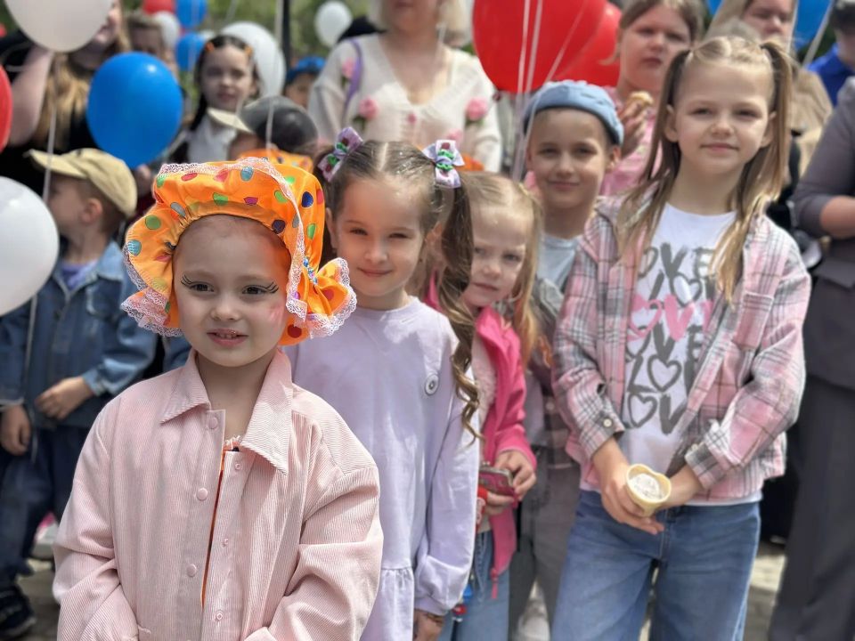 В Международный День защиты детей открыли обновленную детскую площадку прямо возле ДК «Октябрьский» В Международный День защиты детей открыли обновленную детскую площадку прямо возле ДК «Октябрьский»