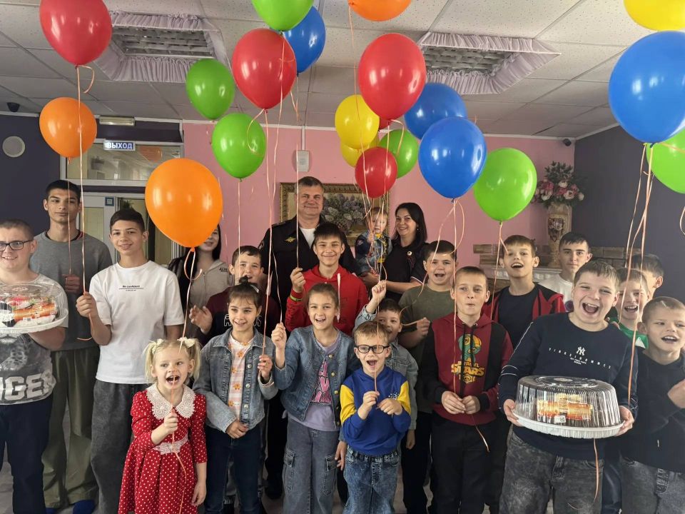 В гостях у воспитанников Новошахтинского центра помощи детям: безопасность и подарки к 1 июня