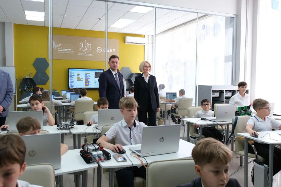 Первая в регионе выставка детского научно-технического творчества «ТехноЛидер» открылась в Ростовском дворце творчества детей и молодежи Первая в регионе выставка детского научно-технического творчества «ТехноЛидер» открылась в Ростовском дворце творчества детей и молодежи