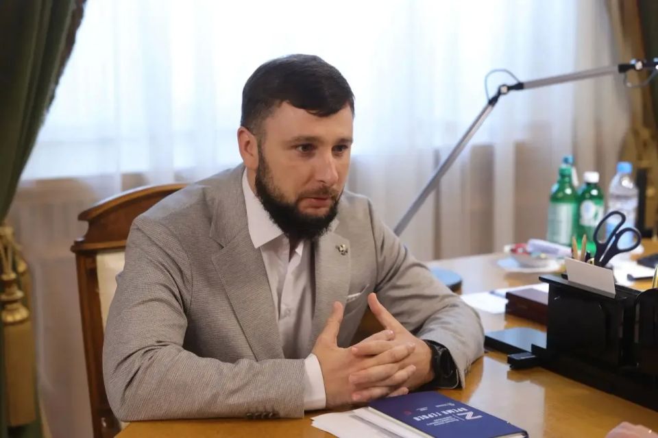 Юрий Слюсарь: Святослав Харитонов – участник программы «Время героев», у которого я был наставником, начинает работу в нашей команде