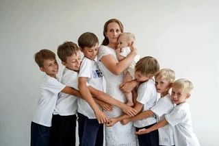 Президент вручил орден «Родительская слава» многодетной семье из Волгодонска Президент вручил орден «Родительская слава» многодетной семье из Волгодонска