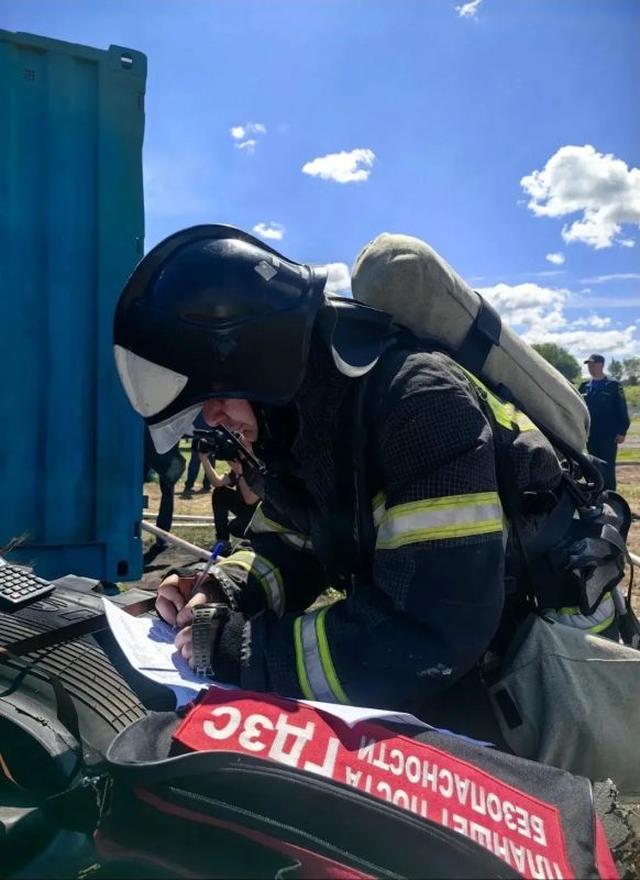 За гранью возможного. Ежегодно в предверии лета по всей России проходят соревнования газодымозащитников За гранью возможного. Ежегодно в предверии лета по всей России проходят соревнования газодымозащитников