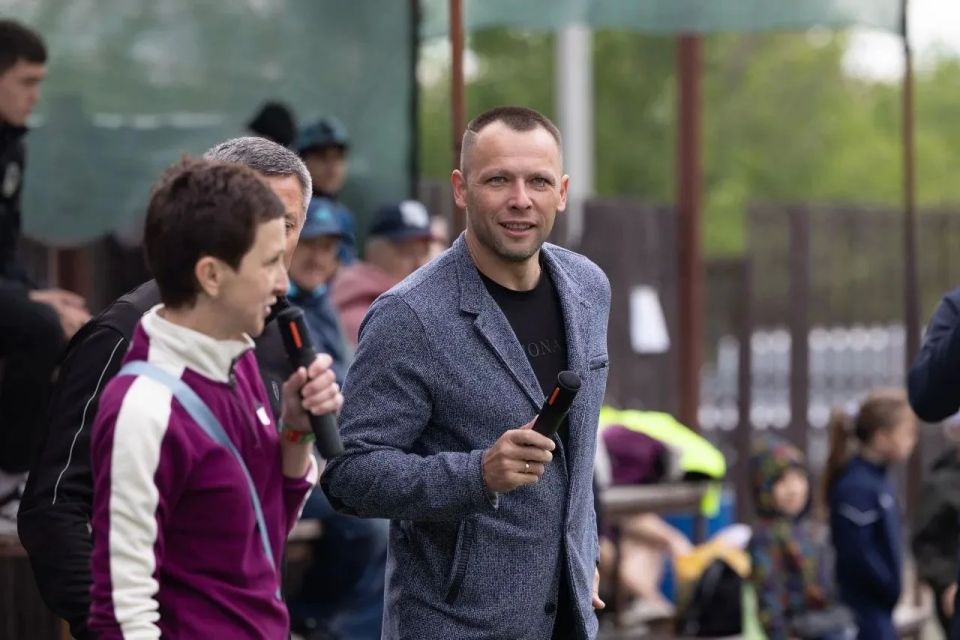 На футбольном поле «Дружба», в районе става 20 лет РККА, прошел областной турнир по мини-футболу «Кубок футбольных мам», посвященный Международному дню защиты детей На футбольном поле «Дружба», в районе става 20 лет РККА, прошел областной турнир по мини-футболу «Кубок футбольных мам», посвященный Международному дню защиты детей