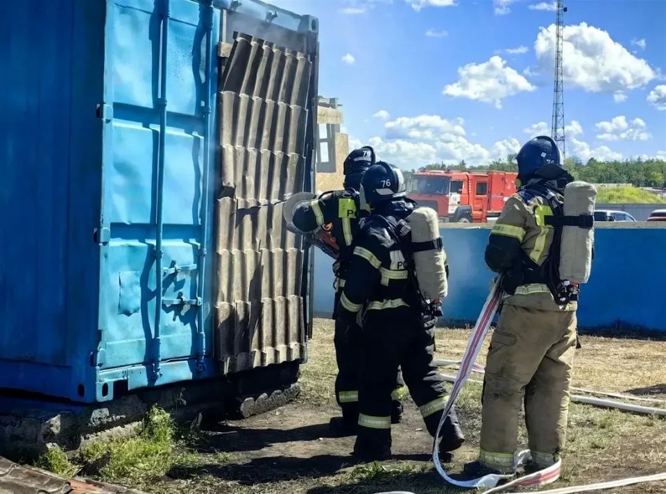 За гранью возможного. Ежегодно в предверии лета по всей России проходят соревнования газодымозащитников За гранью возможного. Ежегодно в предверии лета по всей России проходят соревнования газодымозащитников