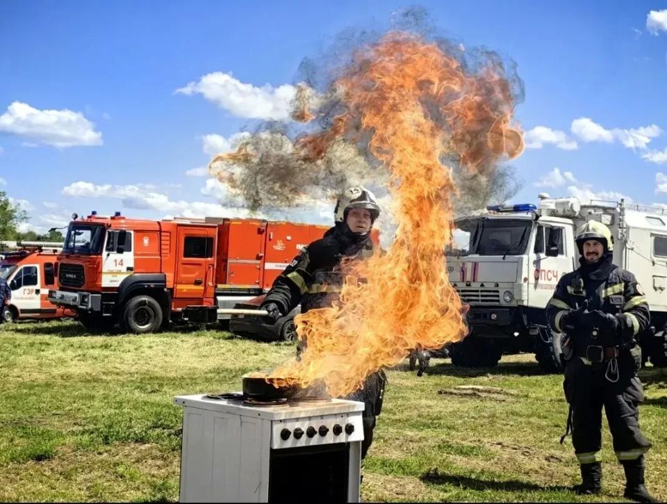 За гранью возможного. Ежегодно в предверии лета по всей России проходят соревнования газодымозащитников За гранью возможного. Ежегодно в предверии лета по всей России проходят соревнования газодымозащитников