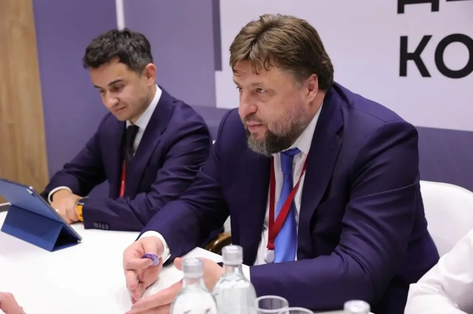 Юрий Слюсарь: «Росагролизинг» будет создавать в Ростовской области специальные машинно-технологические компании Юрий Слюсарь: «Росагролизинг» будет создавать в Ростовской области специальные машинно-технологические компании