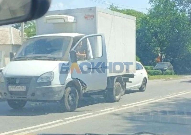 ДТП с грузовиком и легковушкой произошло на Нансена, 259 рядом с переездом