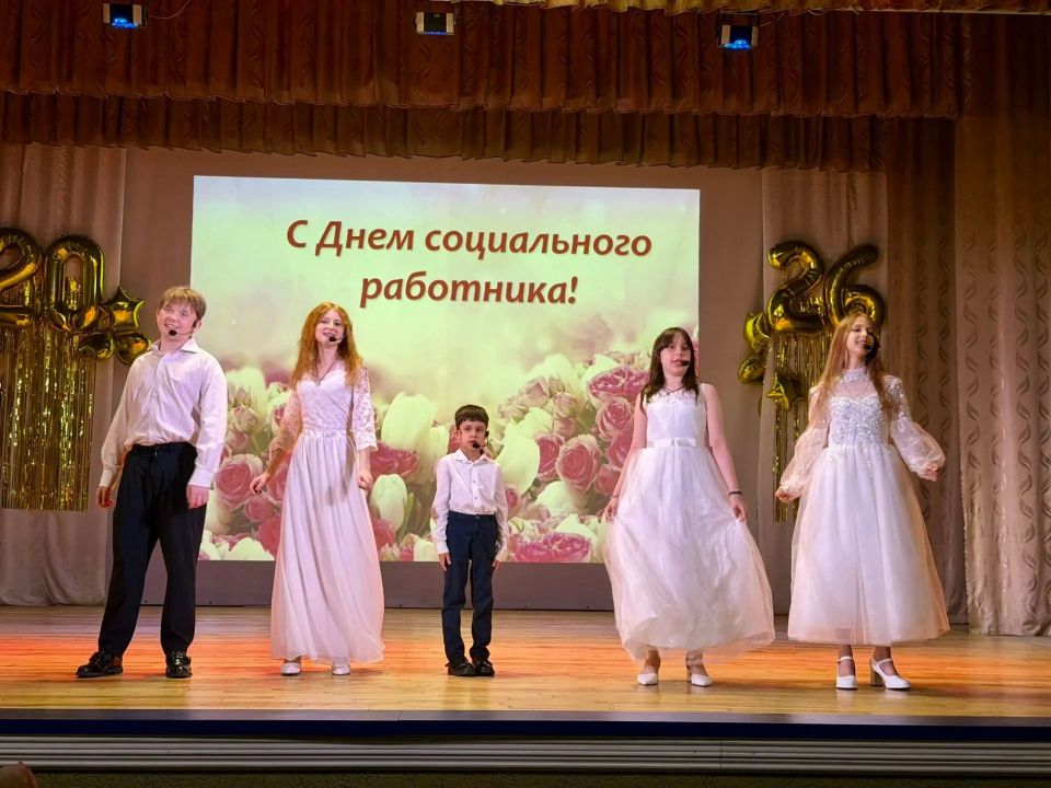 8 июня в «Центре воспитания и досуга „Эстетика“» состоялся праздник, посвящённый Дню социального работника 8 июня в «Центре воспитания и досуга „Эстетика“» состоялся праздник, посвящённый Дню социального работника