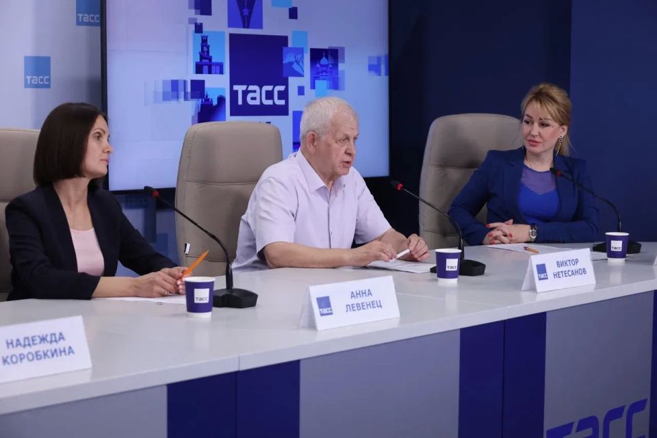Фоторепортаж и главное с пресс-конференции, посвященной организации трудоустройства и профессиональной ориентации несовершеннолетних в Ростовской области в летний период 2026 года Фоторепортаж и главное с пресс-конференции, посвященной организации трудоустройства и профессиональной ориентации несовершеннолетних в Ростовской области в летний период 2026 года