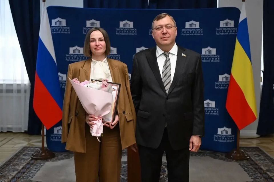 Сегодня в канун Дня России принял участие в торжественном вручении наград и поощрений отличившимся сотрудникам государственной службы, депутатам областного Законодательного Собрания и представительных органов наших... Сегодня в канун Дня России принял участие в торжественном вручении наград и поощрений отличившимся сотрудникам государственной службы, депутатам областного Законодательного Собрания и представительных органов наших...