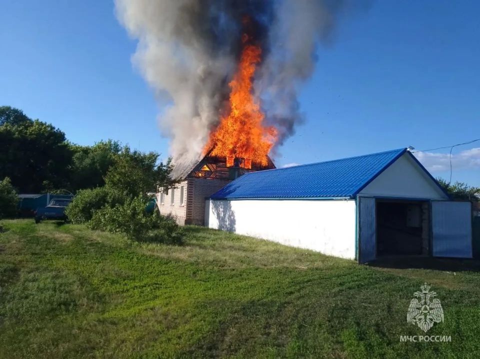 В Верхнедонском районе из-за неисправной проводки сгорел дом