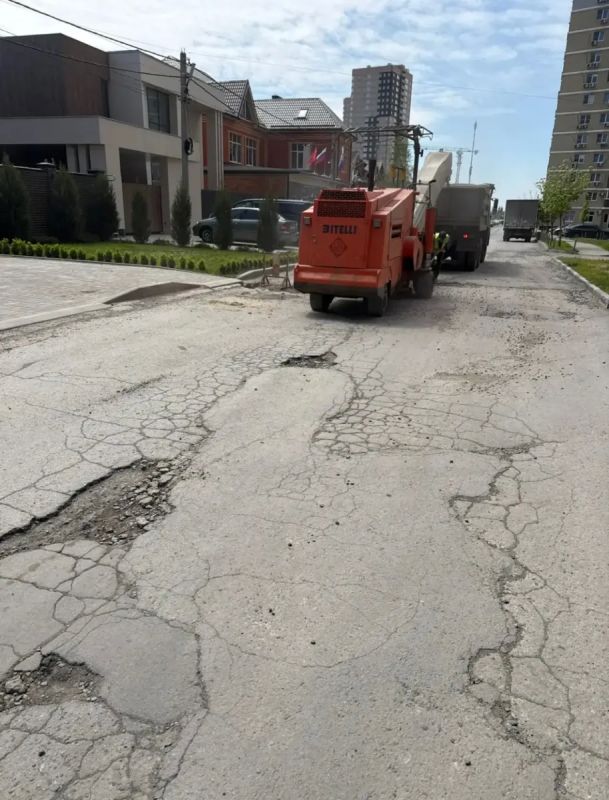 В Батайске продолжается ремонт дорог