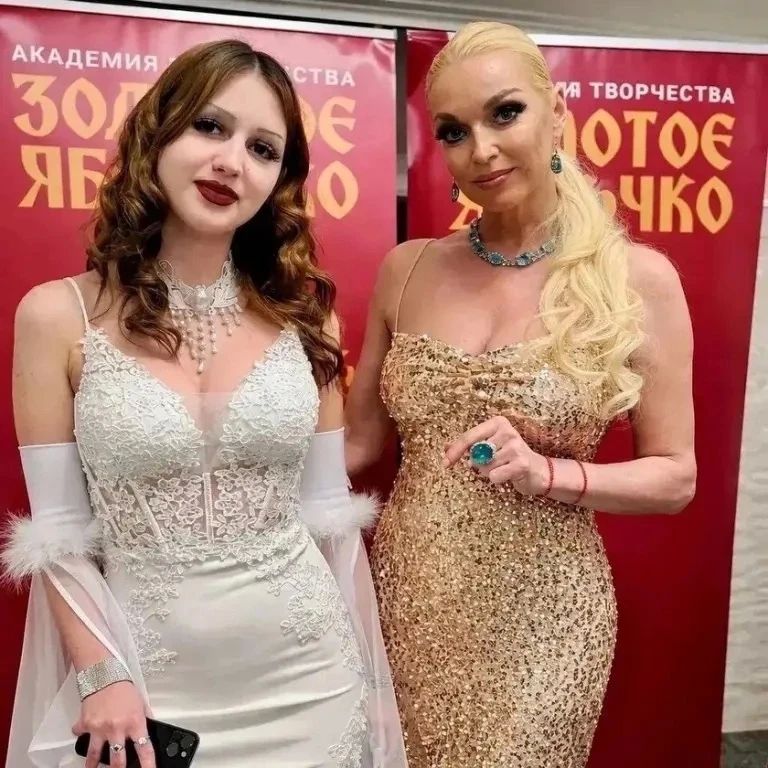 «Экзамены — это совсем другие эмоции»: выпускница из Ростовской области спела в Кремле в десятый раз и готовится сдать ЕГЭ на 300 баллов «Экзамены — это совсем другие эмоции»: выпускница из Ростовской области спела в Кремле в десятый раз и готовится сдать ЕГЭ на 300 баллов