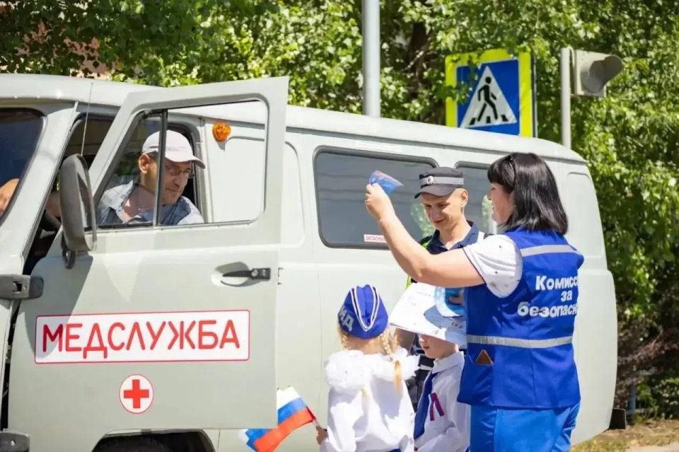 «День России с ЮПИД и Госавтоинспекцией: безопасность на дорогах — наш приоритет!» «День России с ЮПИД и Госавтоинспекцией: безопасность на дорогах — наш приоритет!»