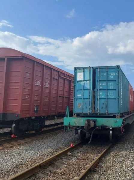 Троих жителей Новочеркасска в возрасте от 26 до 36 лет задержали по подозрению в крупной краже металла из грузового поезда на станции Локомотивстрой Троих жителей Новочеркасска в возрасте от 26 до 36 лет задержали по подозрению в крупной краже металла из грузового поезда на станции Локомотивстрой