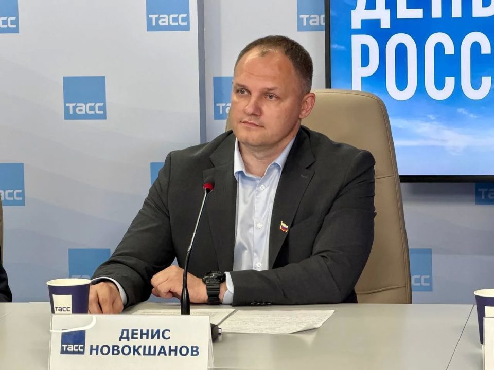Фоторепортаж и главное с пресс-конференции, посвященной празднованию в Ростовской области Дня России в рамках Года народного единства Фоторепортаж и главное с пресс-конференции, посвященной празднованию в Ростовской области Дня России в рамках Года народного единства