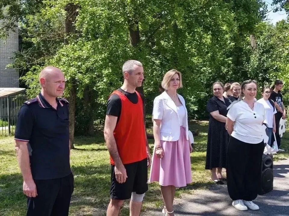 Учебный год на ФОКОТе завершился товарищеским футбольным матчем между учениками полицейского класса школы № 6 и действующими сотрудниками МУ МВД «Новочеркасское» Учебный год на ФОКОТе завершился товарищеским футбольным матчем между учениками полицейского класса школы № 6 и действующими сотрудниками МУ МВД «Новочеркасское»