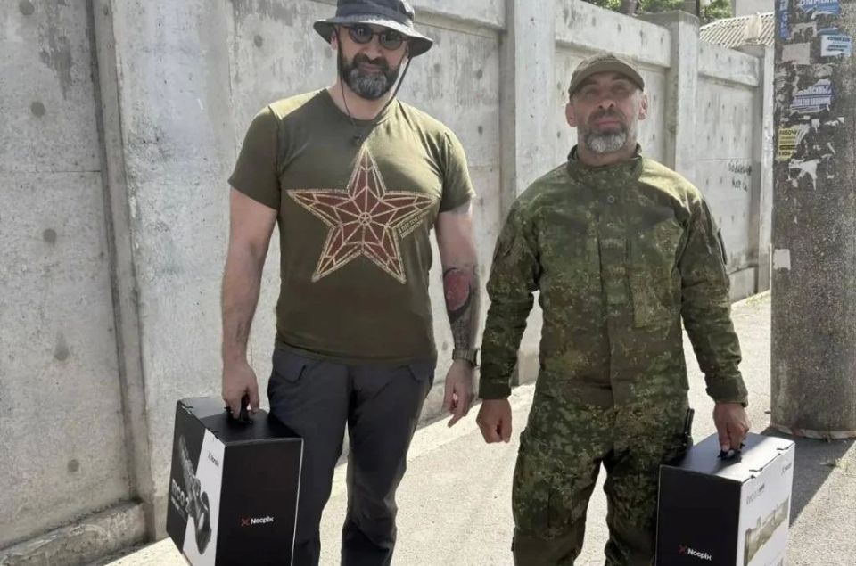 Депутат Законодательного Собрания Ростовской области Мурат Харцызов передал бойцам интернациональной бригады «Пятнашка» два тепловизионных прицела для эффективного выполнения боевых задач