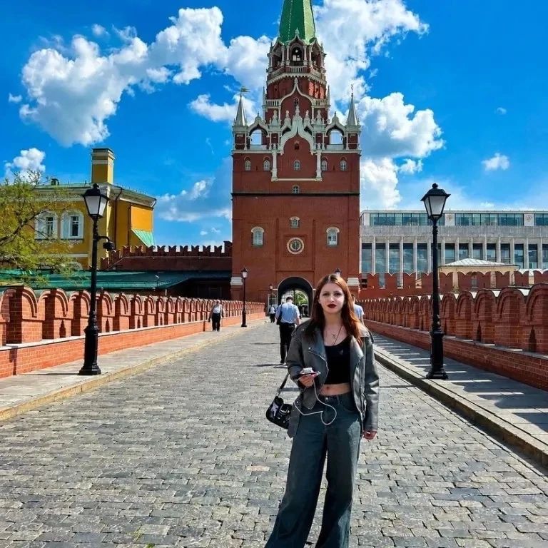 «Экзамены — это совсем другие эмоции»: выпускница из Ростовской области спела в Кремле в десятый раз и готовится сдать ЕГЭ на 300 баллов «Экзамены — это совсем другие эмоции»: выпускница из Ростовской области спела в Кремле в десятый раз и готовится сдать ЕГЭ на 300 баллов