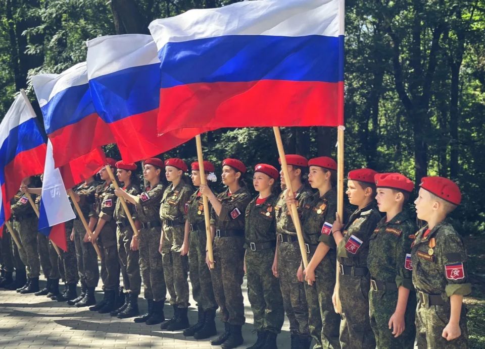 Дорогие новочеркасцы!. От всего сердца поздравляю вас с Днём России — праздником единства и ответственности за будущее нашей страны! Дорогие новочеркасцы!. От всего сердца поздравляю вас с Днём России — праздником единства и ответственности за будущее нашей страны!