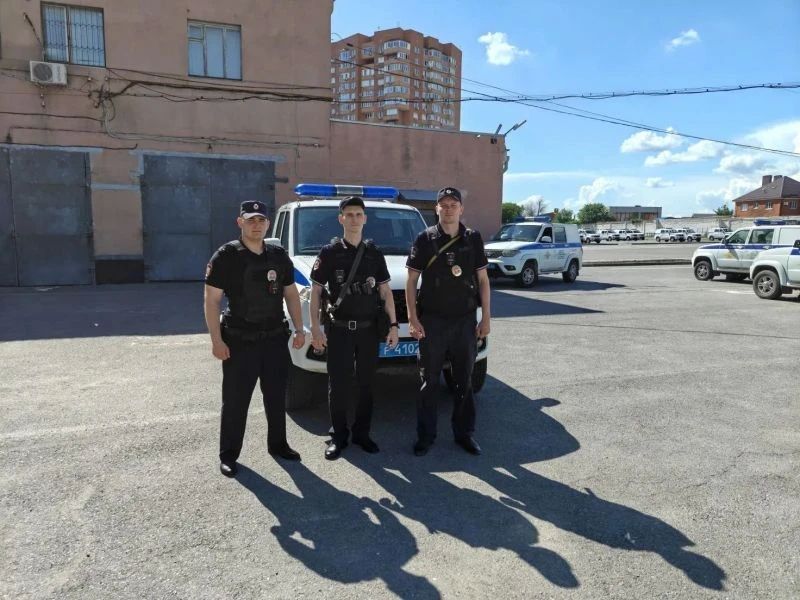 В Ростове сотрудники ППСП помогли спасти пожилую женщину