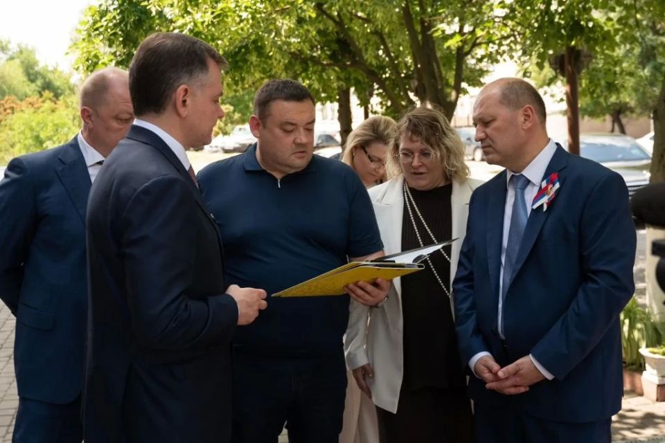 Губернатор Ростовской области Юрий Слюсарь и глава Ростова-на-Дону Александр Скрябин побывали на ул. Сарьяна Губернатор Ростовской области Юрий Слюсарь и глава Ростова-на-Дону Александр Скрябин побывали на ул. Сарьяна