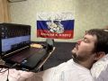 После страшной аварии Вадим Вахрушев лишен возможности двигаться, но при этом он помогает бойцам на передовой