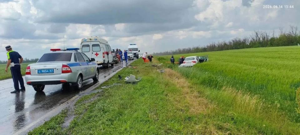 12 человек пострадали в аварии с четырьмя машинами на трассе в Ростовской области 12 человек пострадали в аварии с четырьмя машинами на трассе в Ростовской области