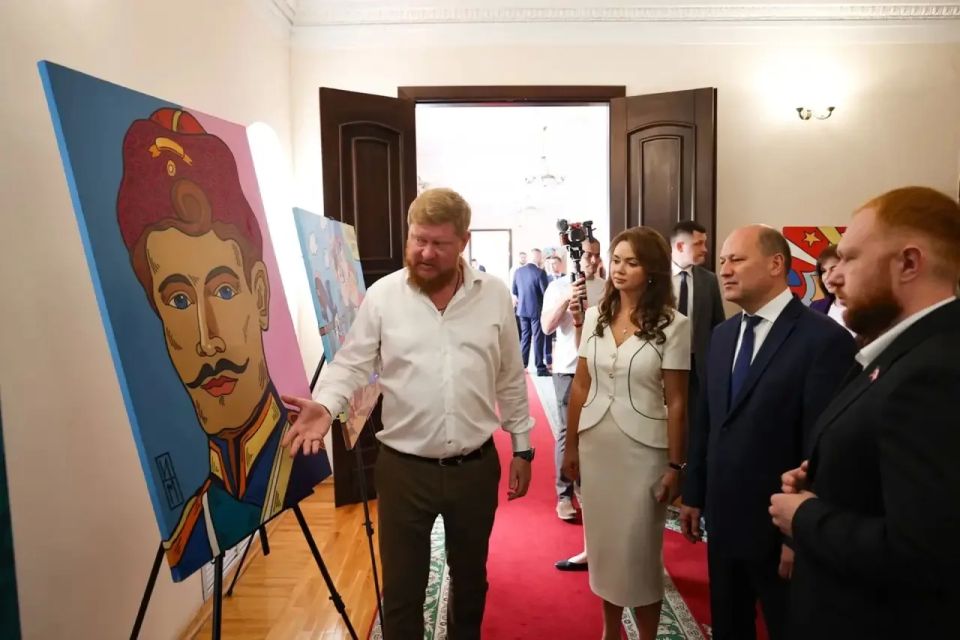 Александр Скрябин: Сегодня вместе с председателем Ростовской-на-Дону городской Думы Лидией Александровной Новосельцевой ознакомились с работами донского художника Максима Ильинова — человека с активной гражданской позицией... Александр Скрябин: Сегодня вместе с председателем Ростовской-на-Дону городской Думы Лидией Александровной Новосельцевой ознакомились с работами донского художника Максима Ильинова — человека с активной гражданской позицией...