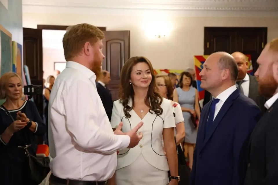 Александр Скрябин: Сегодня вместе с председателем Ростовской-на-Дону городской Думы Лидией Александровной Новосельцевой ознакомились с работами донского художника Максима Ильинова — человека с активной гражданской позицией...