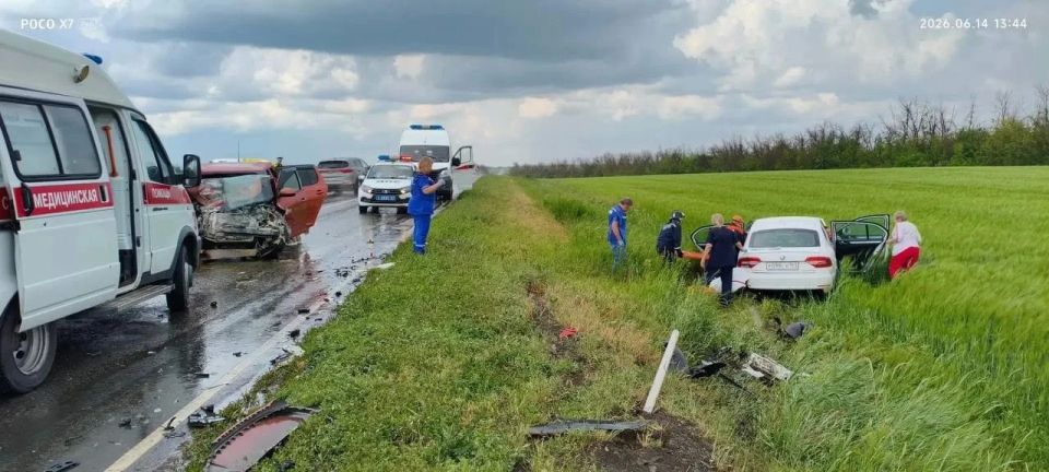 12 человек пострадали в аварии с четырьмя машинами на трассе в Ростовской области 12 человек пострадали в аварии с четырьмя машинами на трассе в Ростовской области