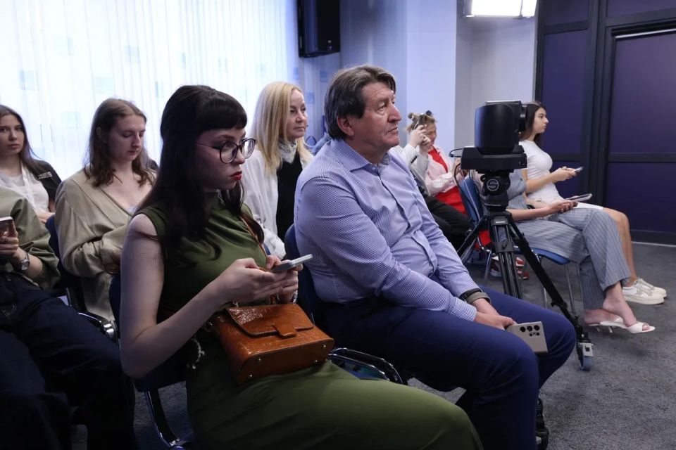 Фоторепортаж и главное с пресс-конференции председателя Союза журналистов России (СЖР) Владимира Соловьева Фоторепортаж и главное с пресс-конференции председателя Союза журналистов России (СЖР) Владимира Соловьева