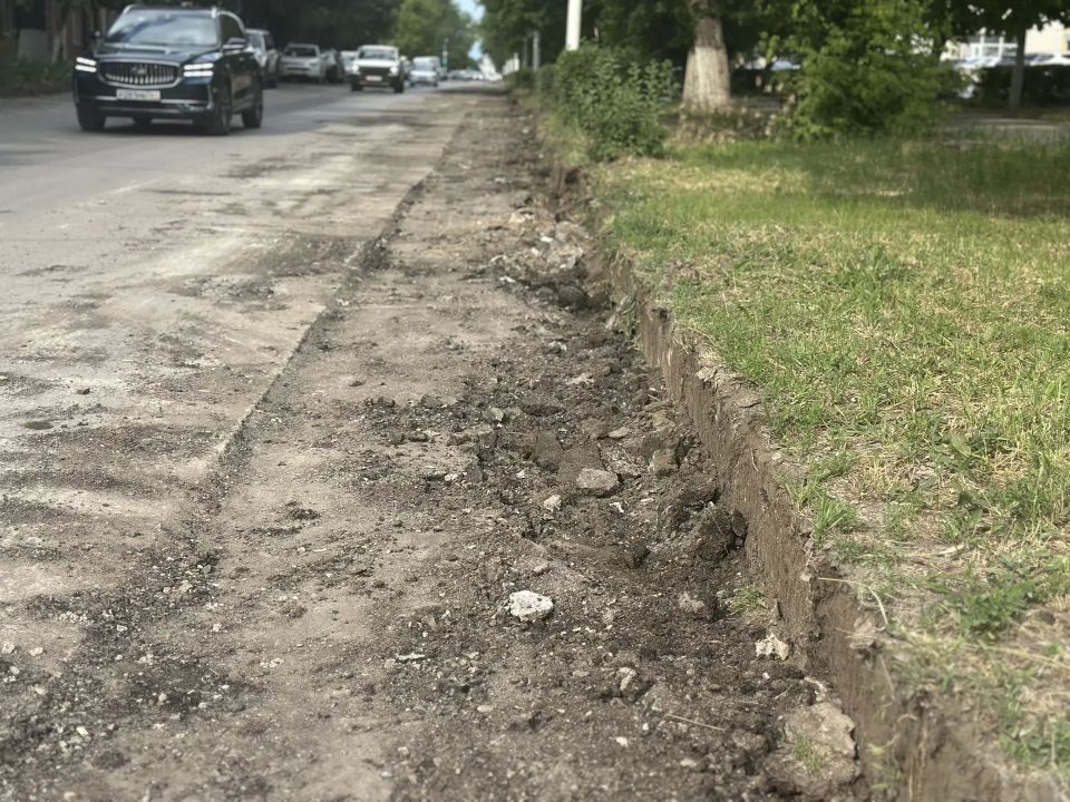 На Платовском проспекте начался ремонт дорожного полотна На Платовском проспекте начался ремонт дорожного полотна