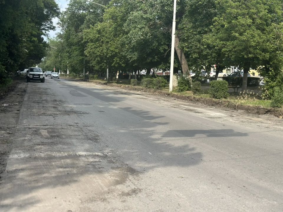 На Платовском проспекте начался ремонт дорожного полотна На Платовском проспекте начался ремонт дорожного полотна
