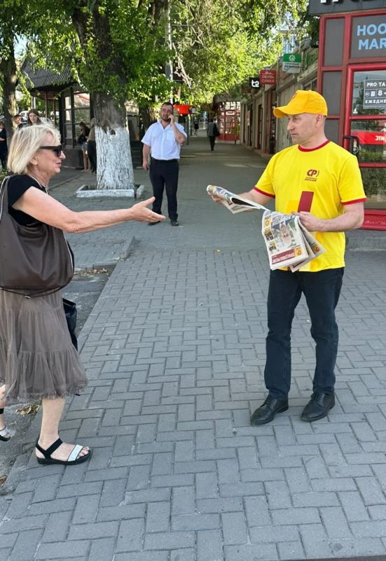 Николай Стариков: В Таганроге вместе с пикетчиками партии "Справедливая Россия" совместили приятное с полезным Николай Стариков: В Таганроге вместе с пикетчиками партии "Справедливая Россия" совместили приятное с полезным