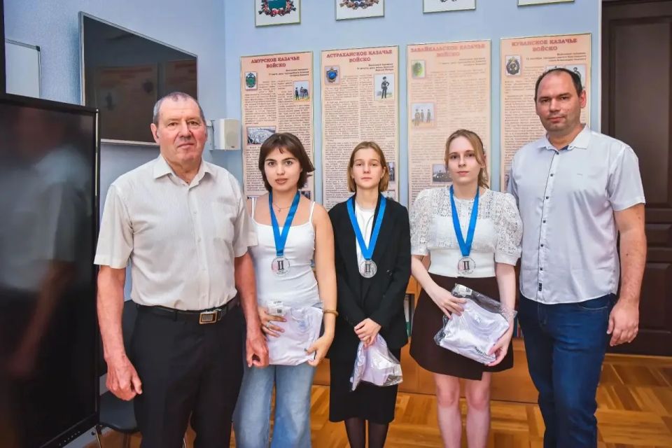 17 июня в ЮРГПУ (НПИ) наградили победителей и призёров олимпиады по цифровой трансформации «ТерраПолитех», входящей в экосистему XVII Международной олимпиады «IT-Планета 2026» 17 июня в ЮРГПУ (НПИ) наградили победителей и призёров олимпиады по цифровой трансформации «ТерраПолитех», входящей в экосистему XVII Международной олимпиады «IT-Планета 2026»