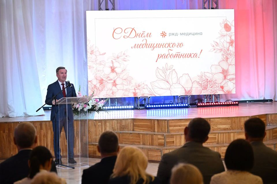 Заместитель Председателя Законодательного Собрания Ростовской области Игорь Гуськов поздравил медицинских работников Северо-Кавказской железной дороги с профессиональным праздником и 115-летием клинической больницы...