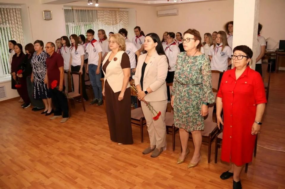 19 июня в Волгодонском техникуме информационных технологий, бизнеса и дизайна имени В.В. Самарского состоялось открытие «Парты Героя» в честь выпускника Павла Ивановича Зенкина, погибшего в ходе специальной военной операции 19 июня в Волгодонском техникуме информационных технологий, бизнеса и дизайна имени В.В. Самарского состоялось открытие «Парты Героя» в честь выпускника Павла Ивановича Зенкина, погибшего в ходе специальной военной операции