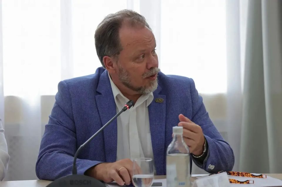 Юрий Слюсарь: Дважды в год сверяем часы с деятелями искусства Юрий Слюсарь: Дважды в год сверяем часы с деятелями искусства