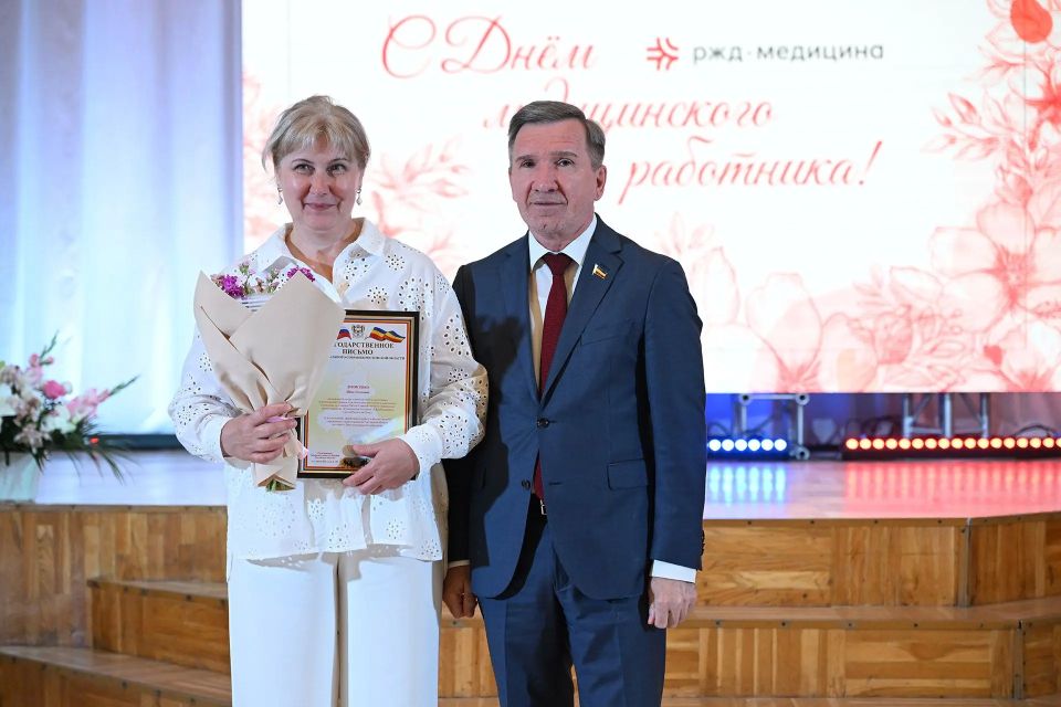 Заместитель Председателя Законодательного Собрания Ростовской области Игорь Гуськов поздравил медицинских работников Северо-Кавказской железной дороги с профессиональным праздником и 115-летием клинической больницы... Заместитель Председателя Законодательного Собрания Ростовской области Игорь Гуськов поздравил медицинских работников Северо-Кавказской железной дороги с профессиональным праздником и 115-летием клинической больницы...