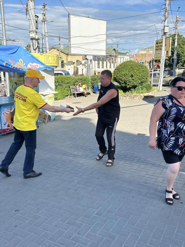 Николай Стариков: В Таганроге вместе с пикетчиками партии "Справедливая Россия" совместили приятное с полезным Николай Стариков: В Таганроге вместе с пикетчиками партии "Справедливая Россия" совместили приятное с полезным