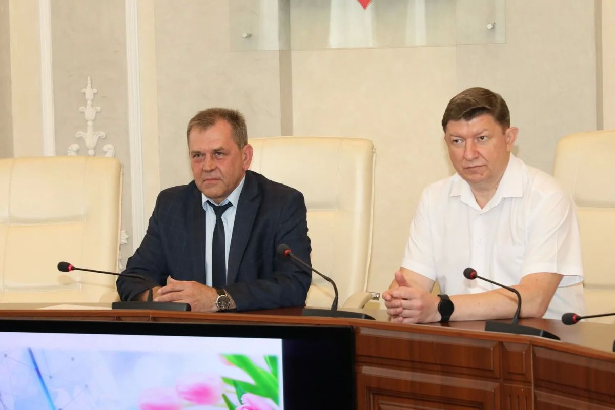 19 июня в зале заседаний Администрации города состоялось торжественное мероприятие, посвященное наступающему Дню медицинского работника 19 июня в зале заседаний Администрации города состоялось торжественное мероприятие, посвященное наступающему Дню медицинского работника