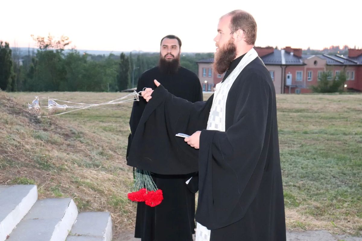 «Свечи памяти» зажглись на мемориале «Жертвам фашизма» «Свечи памяти» зажглись на мемориале «Жертвам фашизма»
