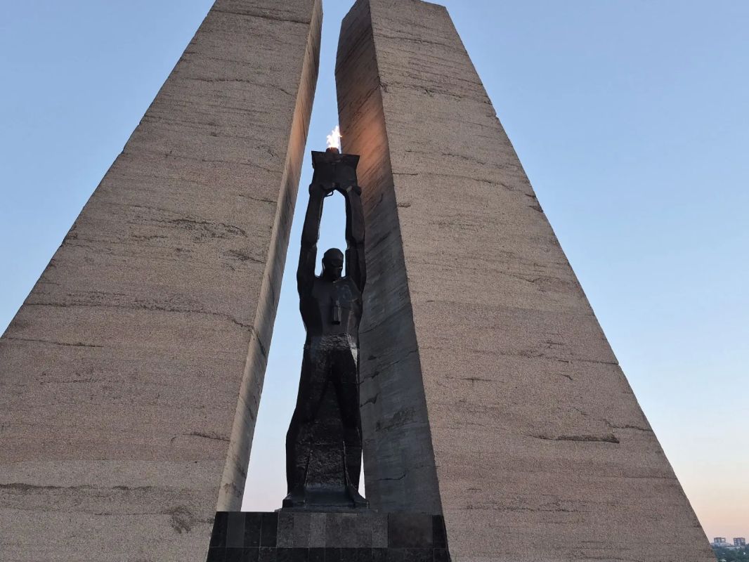 «Свечи памяти» зажглись на мемориале «Жертвам фашизма» «Свечи памяти» зажглись на мемориале «Жертвам фашизма»