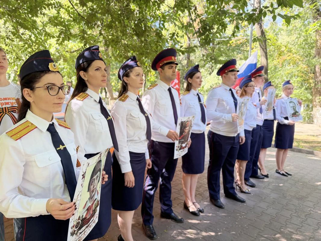 Сотрудники Следственного комитета почтили память защитников Отечества в День памяти и скорби 22 июня 2026 года, в 85-ю годовщину начала Великой Отечественной войны, заместитель руководителя следственного управления... Сотрудники Следственного комитета почтили память защитников Отечества в День памяти и скорби 22 июня 2026 года, в 85-ю годовщину начала Великой Отечественной войны, заместитель руководителя следственного управления...