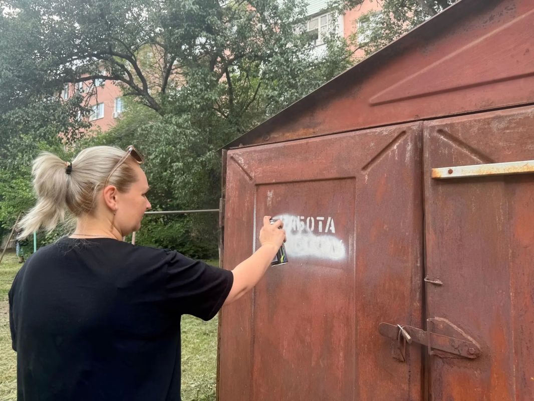 В Новочеркасске сотрудники многофункционального молодежного центра совместно с казаками новочеркасского округа провели акцию «Очистим наши улицы» и ликвидировали свыше 15 надписей, пропагандирующих употребление наркотиков В Новочеркасске сотрудники многофункционального молодежного центра совместно с казаками новочеркасского округа провели акцию «Очистим наши улицы» и ликвидировали свыше 15 надписей, пропагандирующих употребление наркотиков