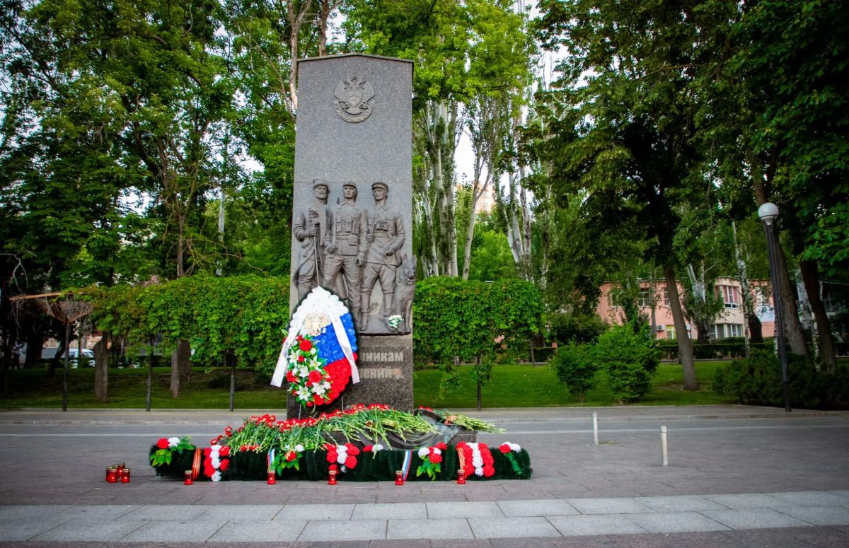 Александр Скрябин: 22 июня 1941 года. Вчера был выпускной и танцы под «Рио-риту» из патефона и легкая грусть от расставания со школой и большая жизнь впереди Александр Скрябин: 22 июня 1941 года. Вчера был выпускной и танцы под «Рио-риту» из патефона и легкая грусть от расставания со школой и большая жизнь впереди